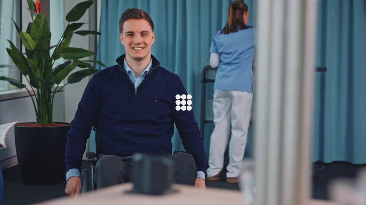Cargar vídeo: Introducing BRITA Easy Access Panel for barrier-free water dispensing.